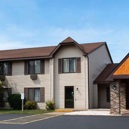 Magnuson Hotel Country Inn Ishpeming Екстериор снимка