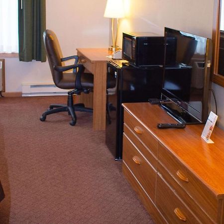 Magnuson Hotel Country Inn Ishpeming Екстериор снимка