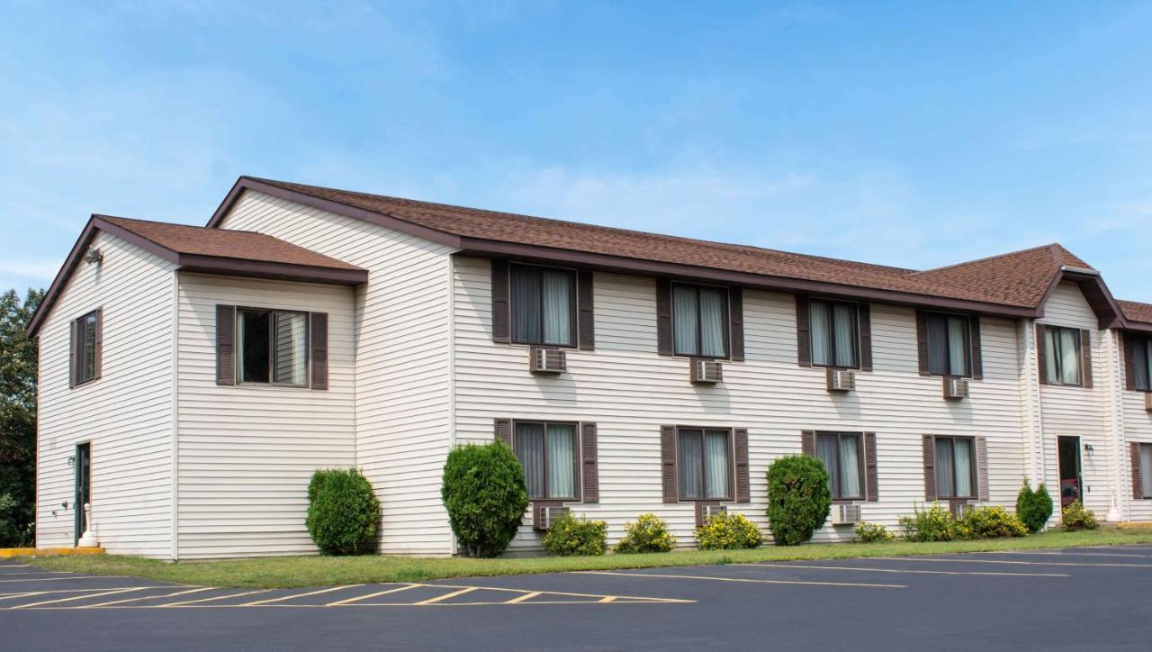 Magnuson Hotel Country Inn Ishpeming Екстериор снимка