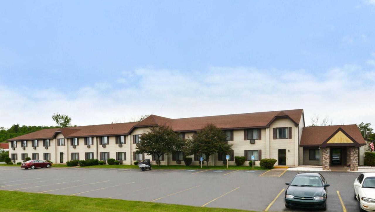 Magnuson Hotel Country Inn Ishpeming Екстериор снимка