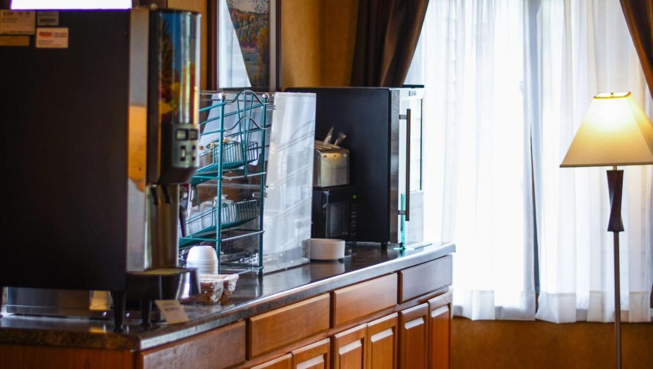 Magnuson Hotel Country Inn Ishpeming Екстериор снимка