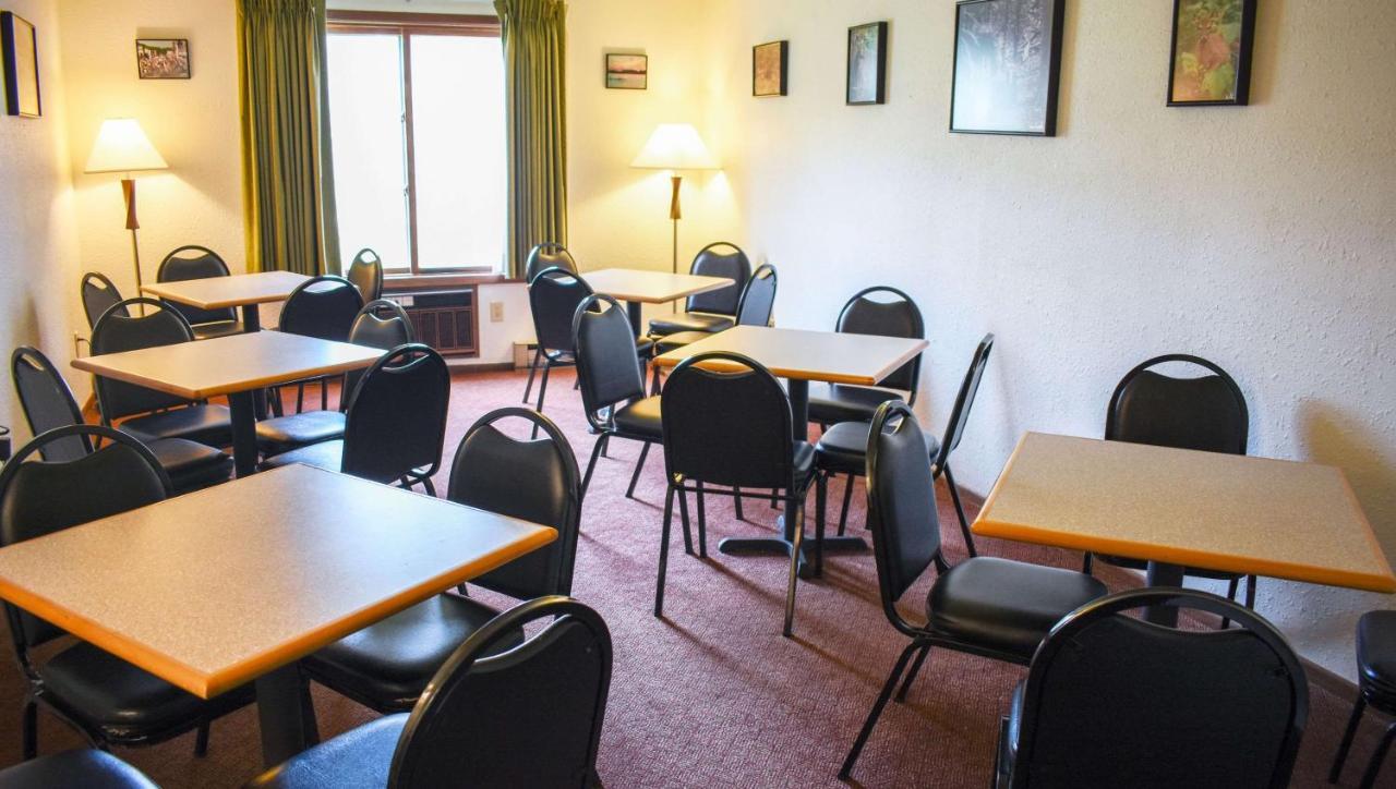 Magnuson Hotel Country Inn Ishpeming Екстериор снимка