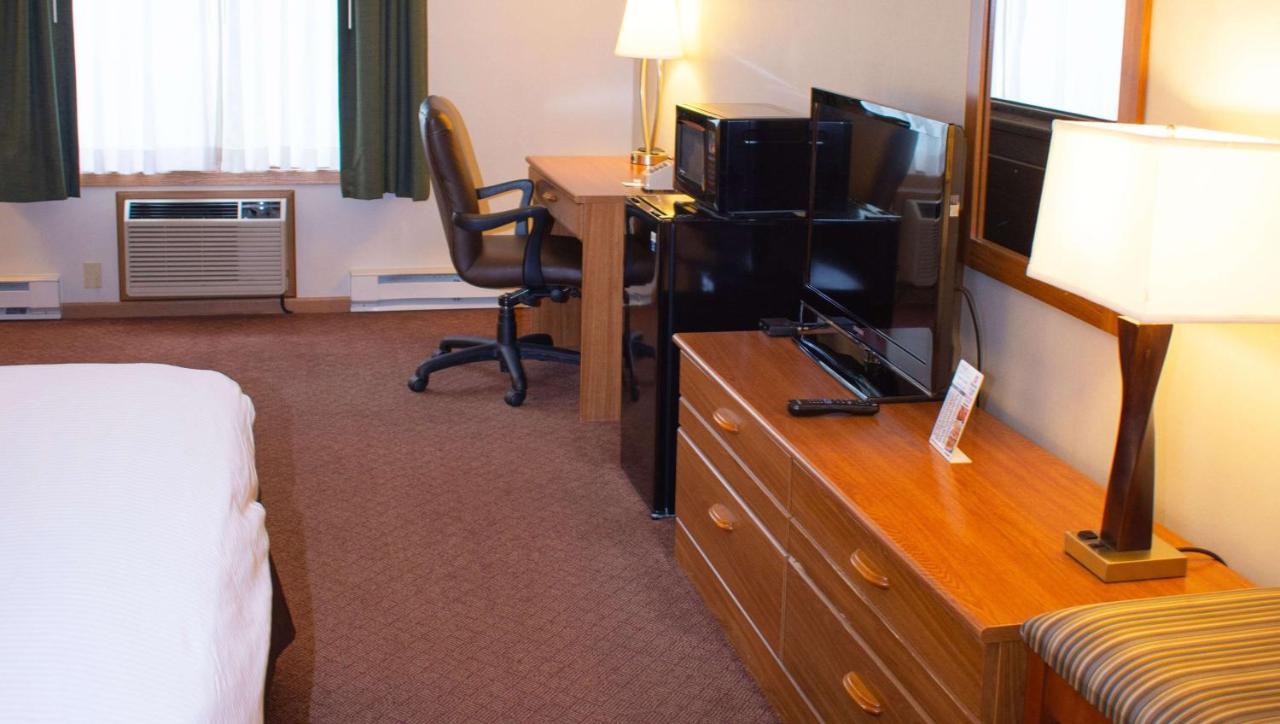 Magnuson Hotel Country Inn Ishpeming Екстериор снимка