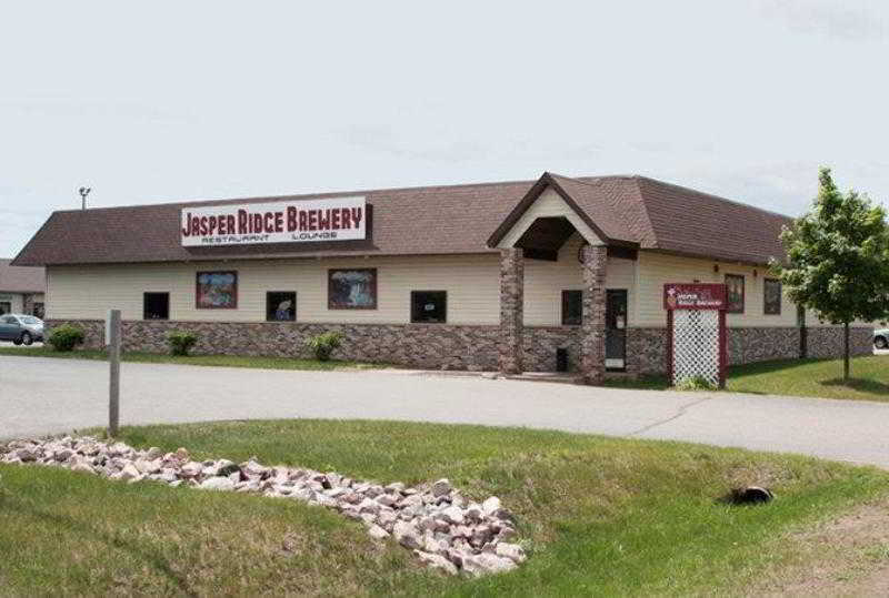 Magnuson Hotel Country Inn Ishpeming Екстериор снимка