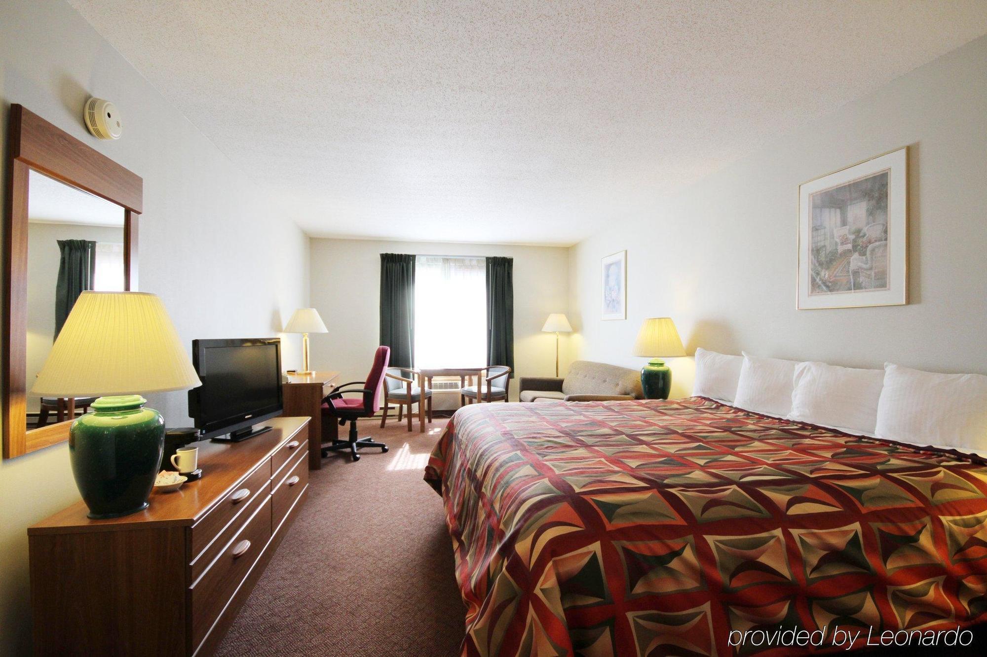 Magnuson Hotel Country Inn Ishpeming Стая снимка